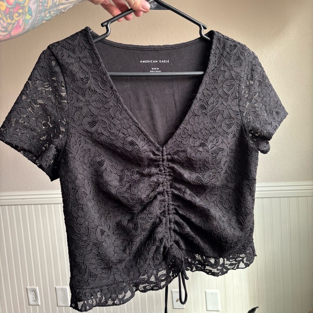 New Medium American Eagle Outfitters Black Lace Ruched V-Neck Short Sleeve Top